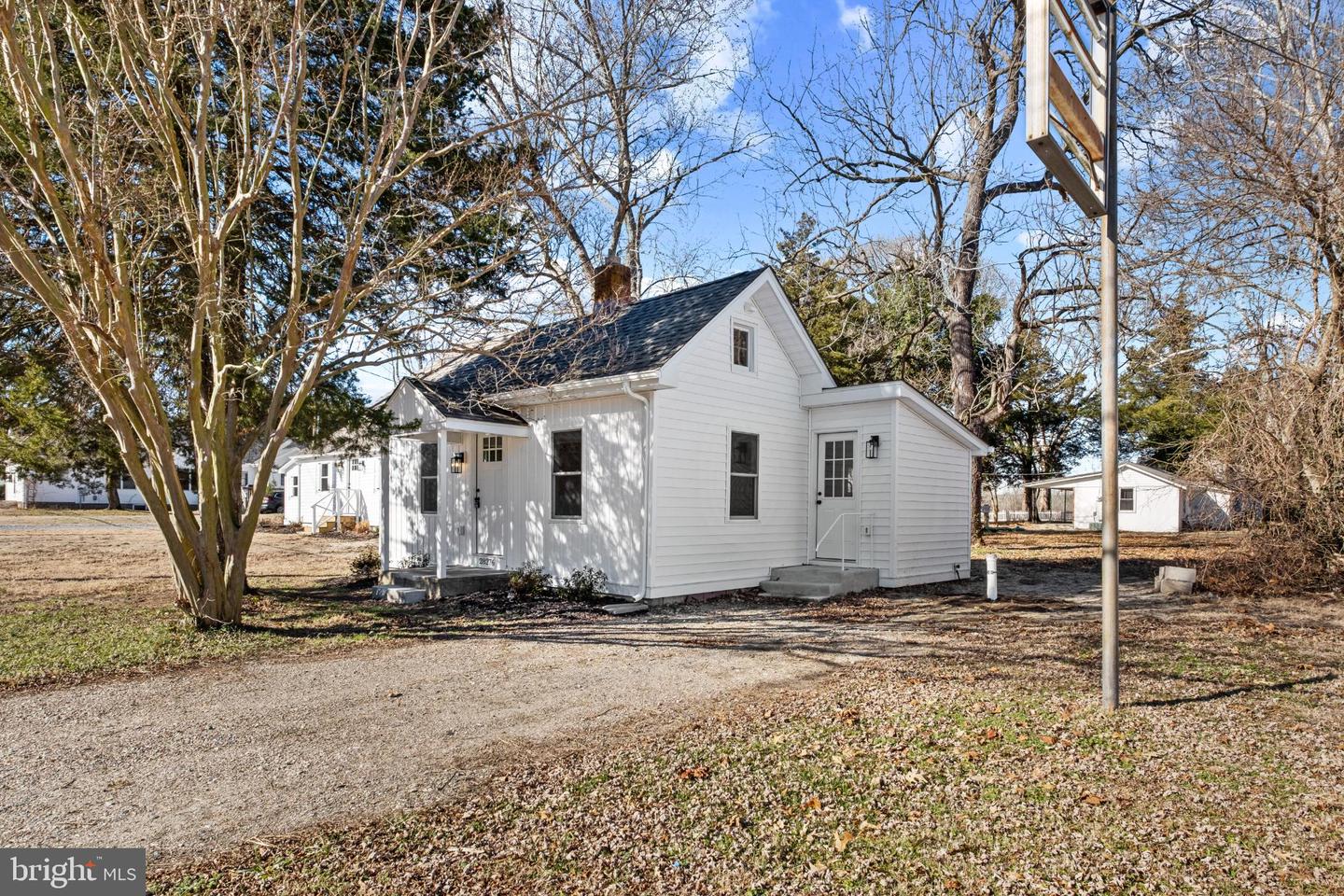 28276 Riverside Dr Property Photo 1