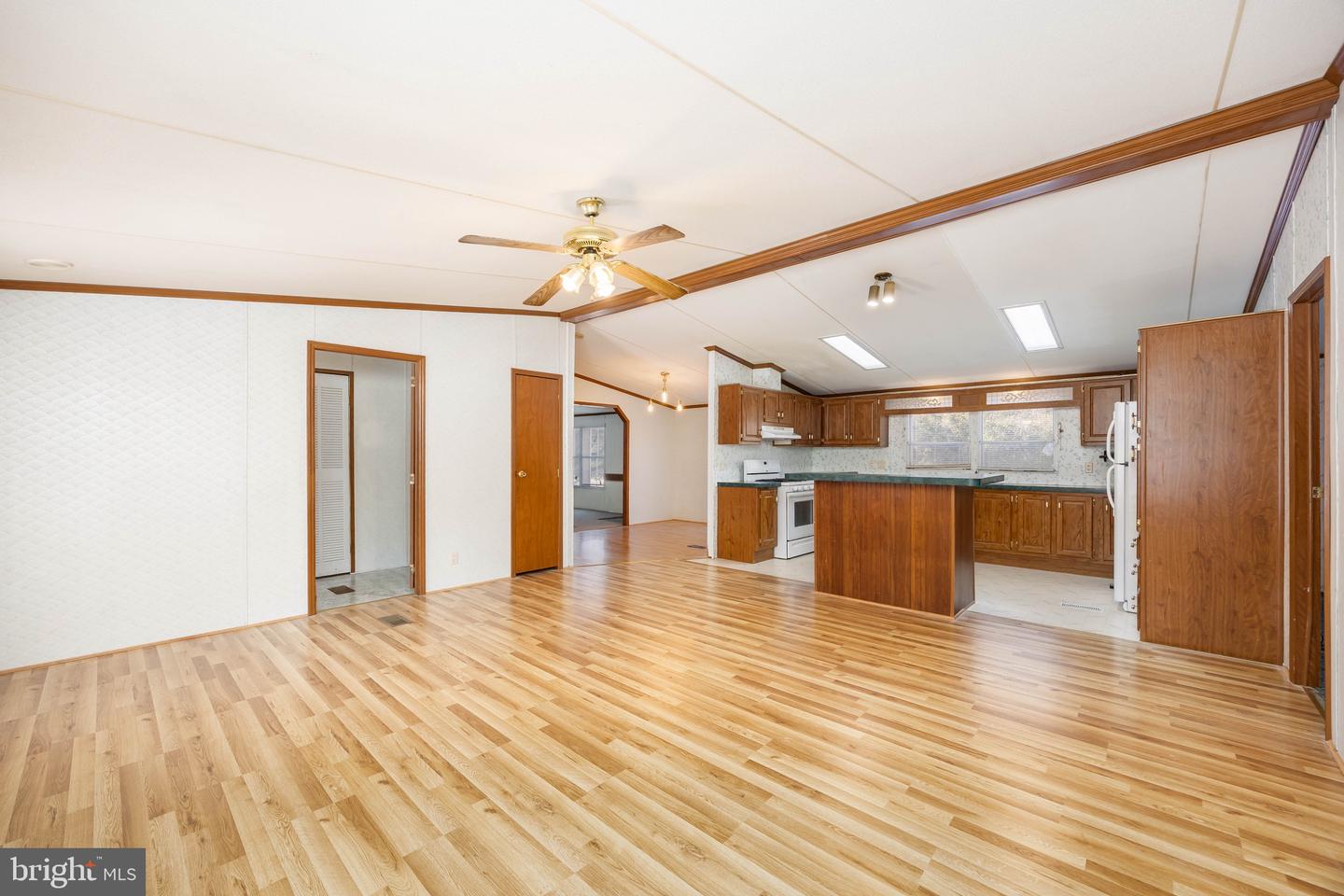 22147 Royal Oak Rd Property Photo 8