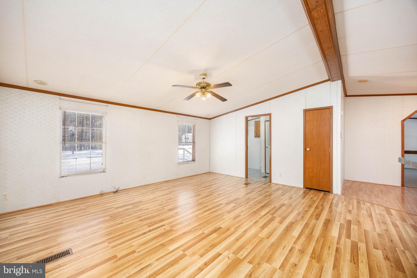 22147 Royal Oak Rd Property Photo 9