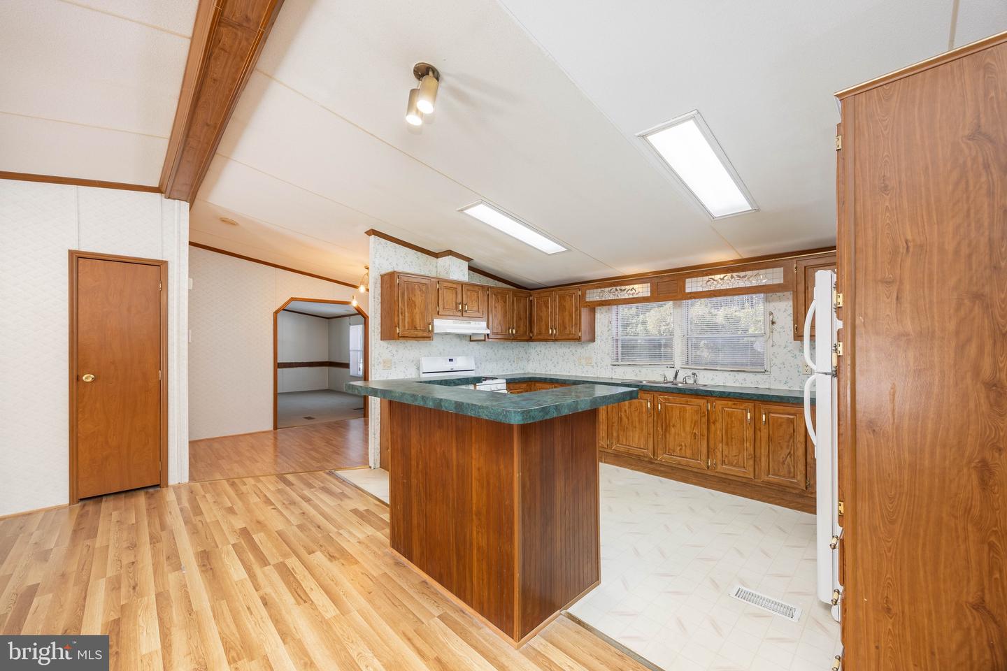 22147 Royal Oak Rd Property Photo 12