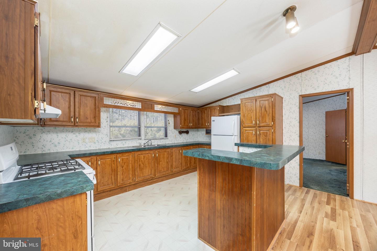 22147 Royal Oak Rd Property Photo 13