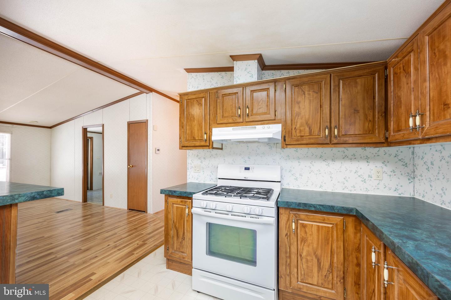 22147 Royal Oak Rd Property Photo 14
