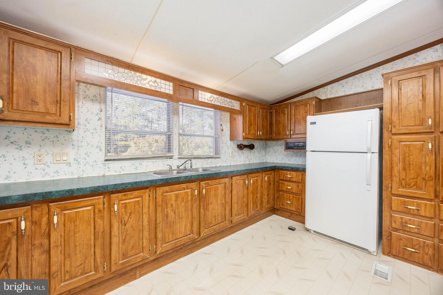 22147 Royal Oak Rd Property Photo 15