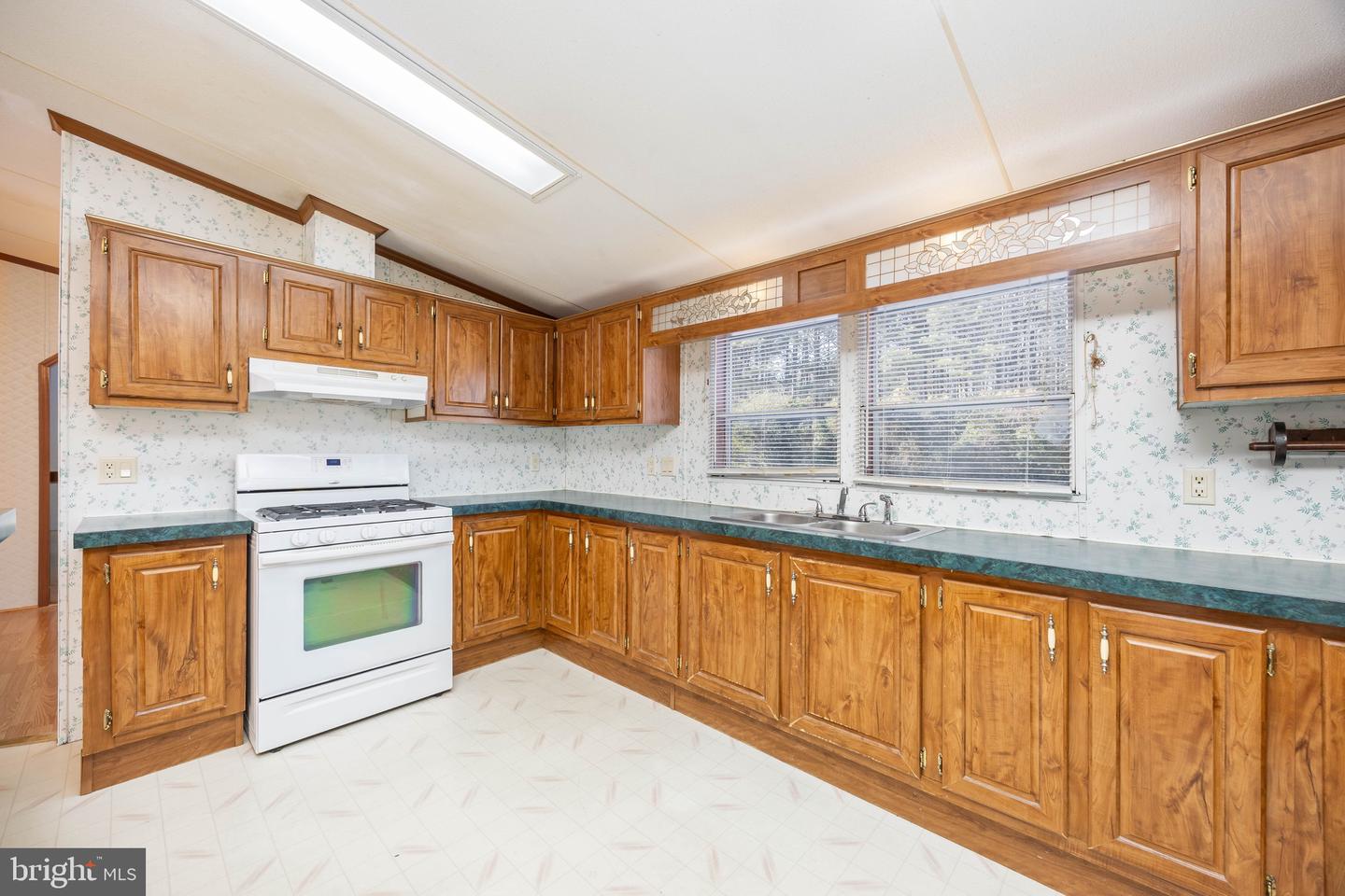 22147 Royal Oak Rd Property Photo 17