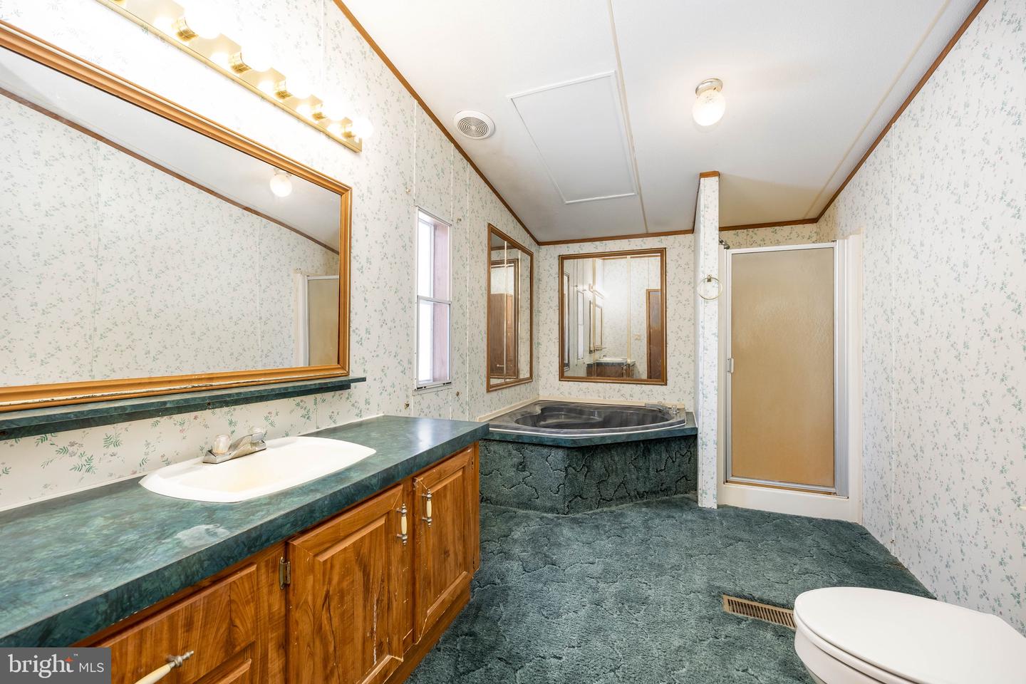 22147 Royal Oak Rd Property Photo 29