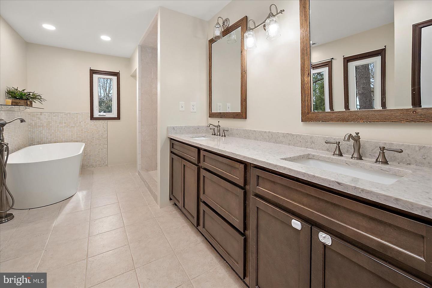 5660 Caledonia Dr Property Photo 52