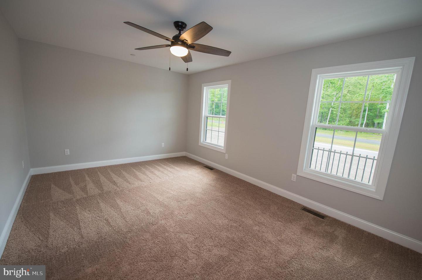 918 S Park Dr Property Photo 23
