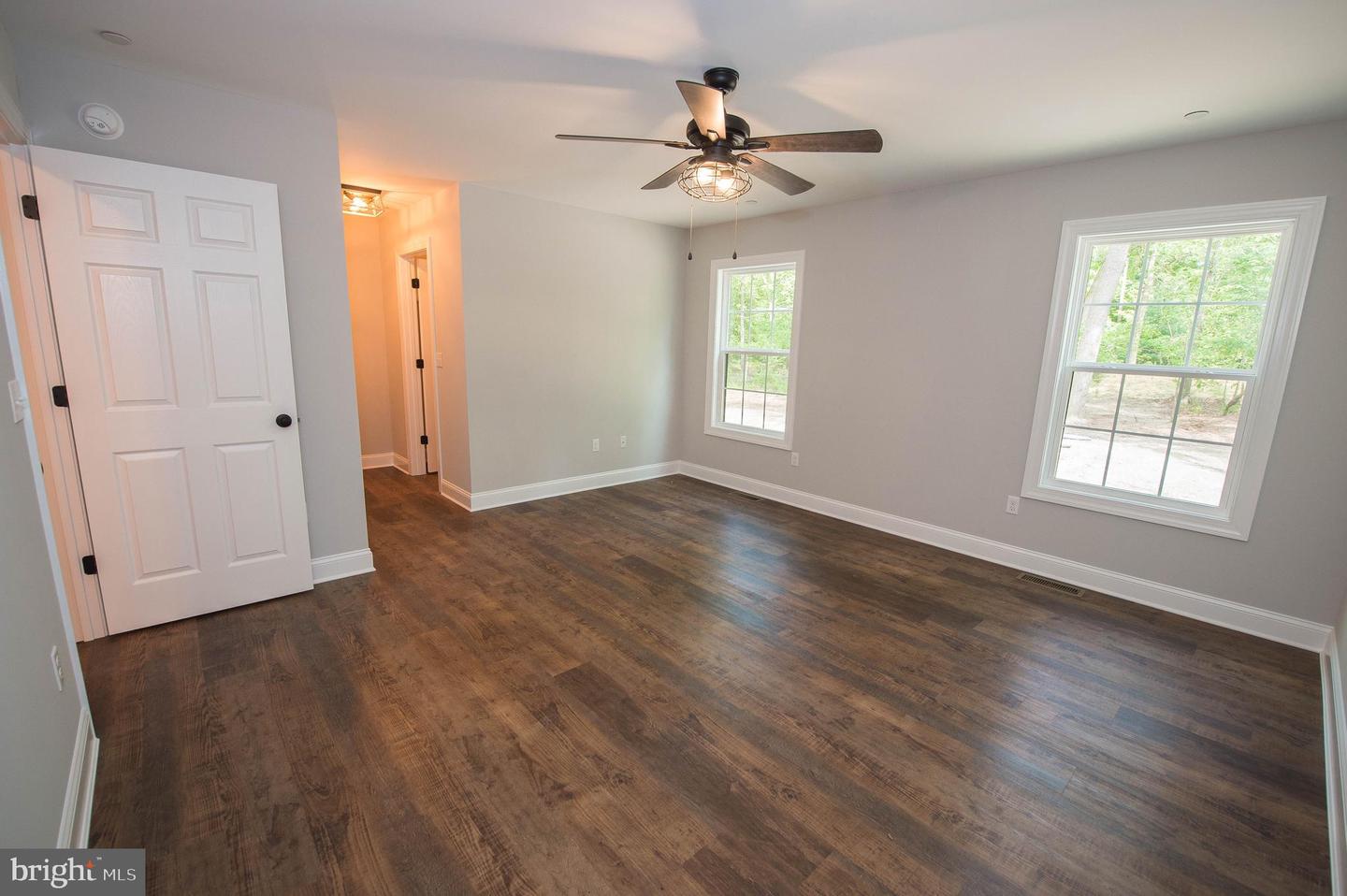918 S Park Dr Property Photo 26
