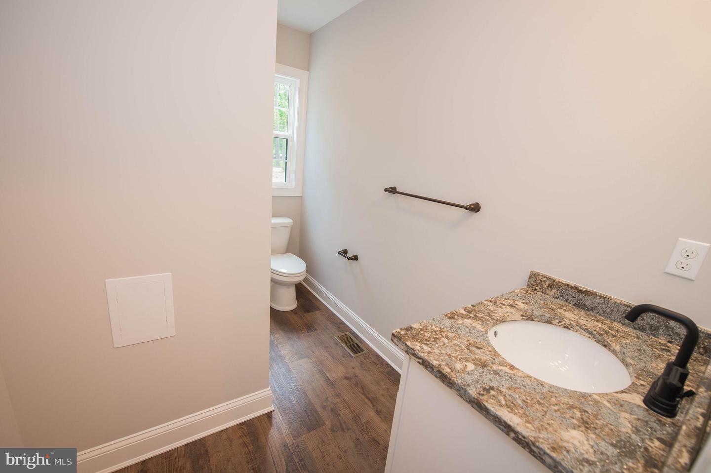 918 S Park Dr Property Photo 35
