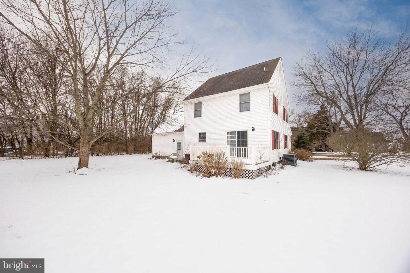 633 E Main St Property Photo 11