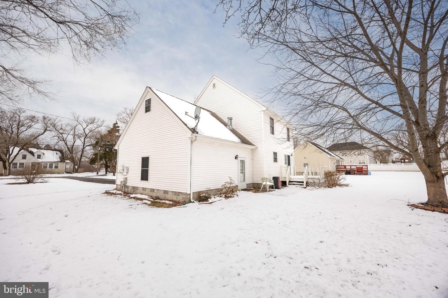 633 E Main St Property Photo 12