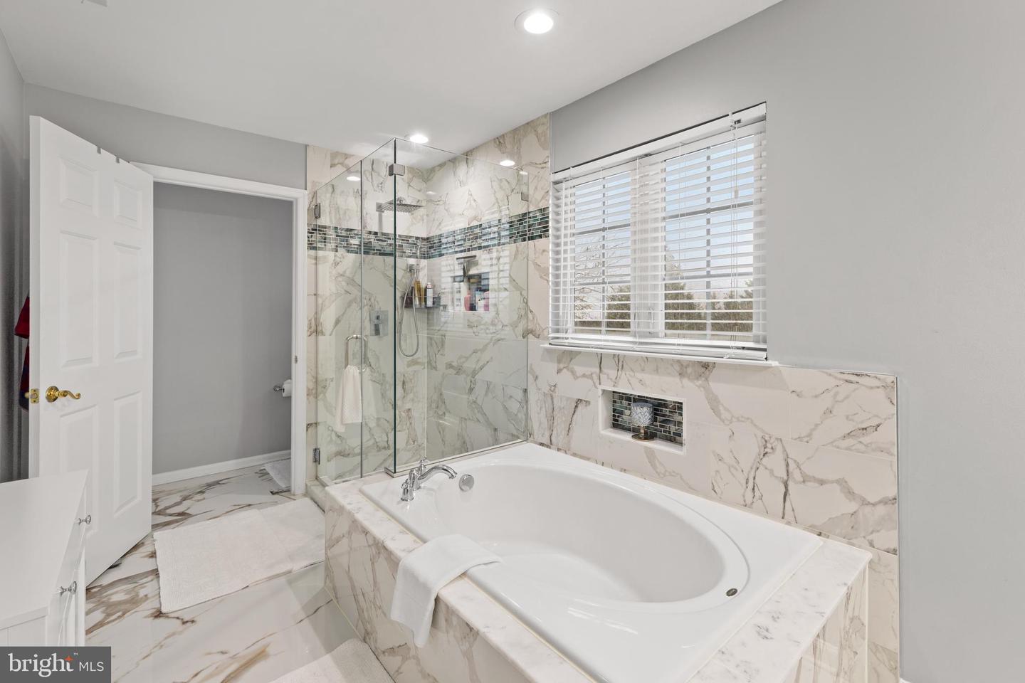 9167 Drawbridge Dr Property Photo 26