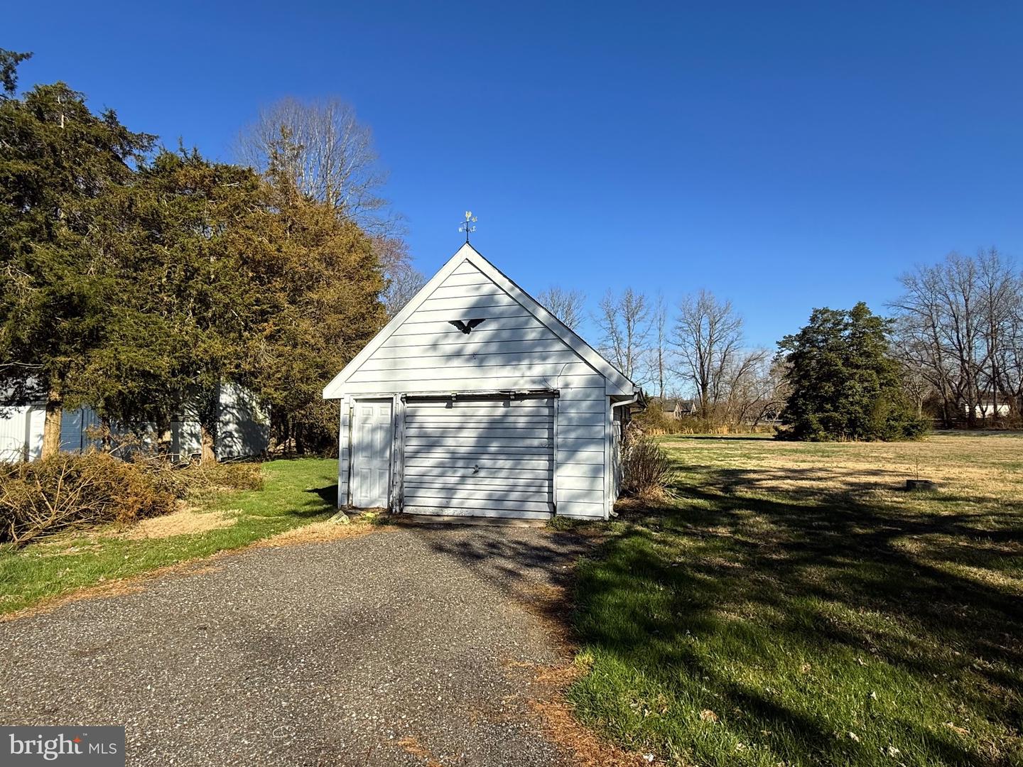 7592 Green Lewis Rd Property Photo 4