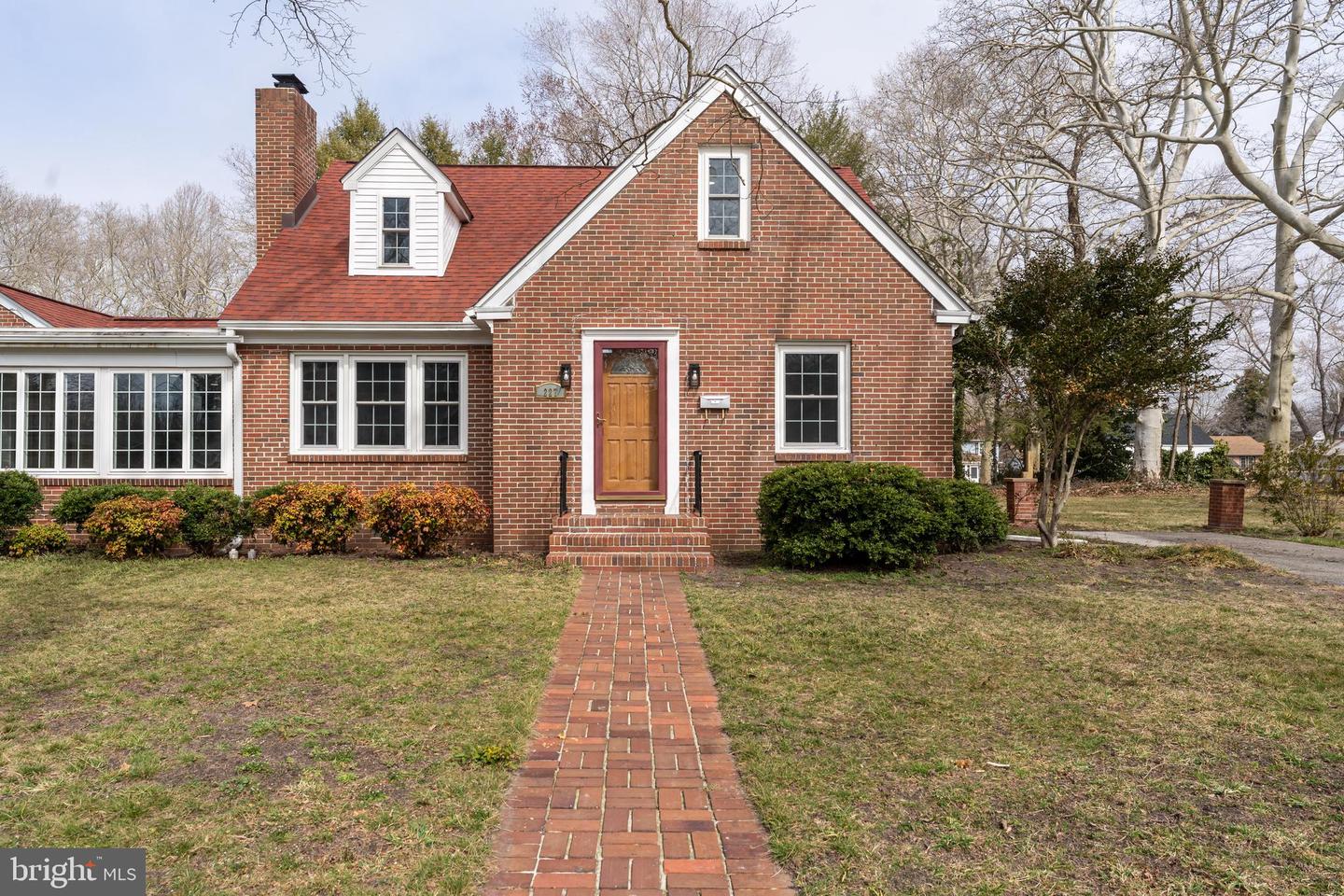 227 PINEHURST AVE Property Photo 1
