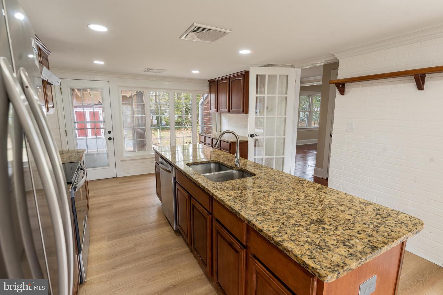227 Pinehurst Ave Property Photo 16