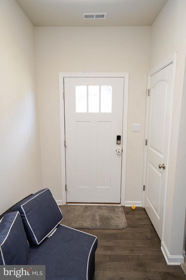 1712 Severn St Property Photo 8