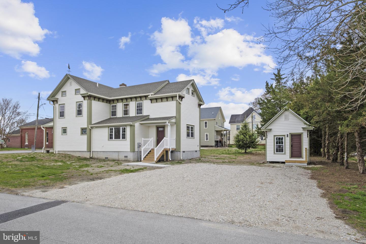 300 Main St Property Photo 3