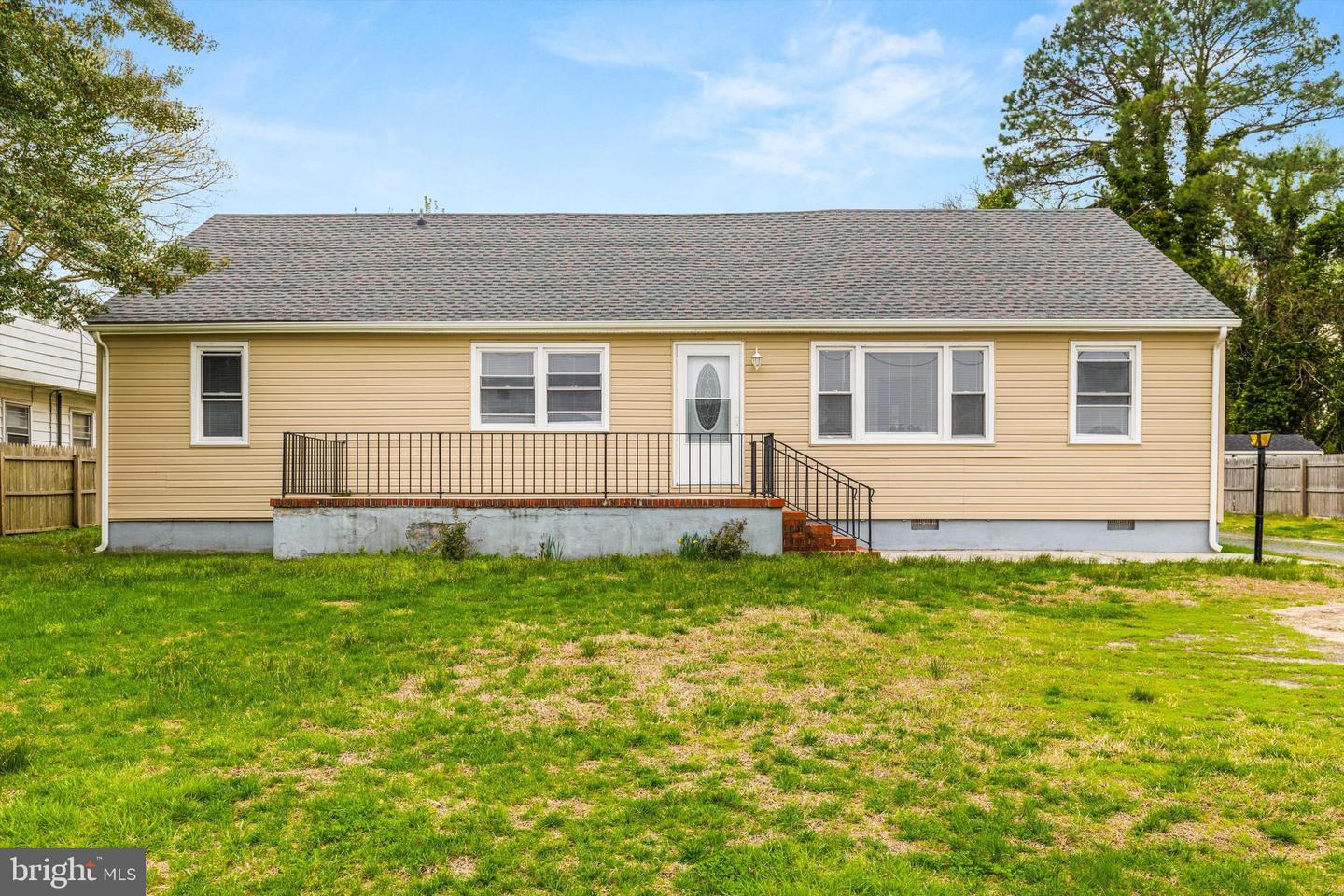308 E Cedar Ln Property Photo 1