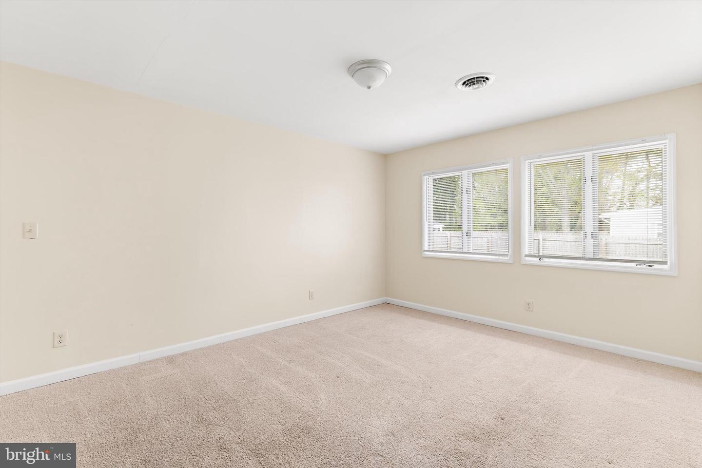 308 E Cedar Ln Property Photo 20