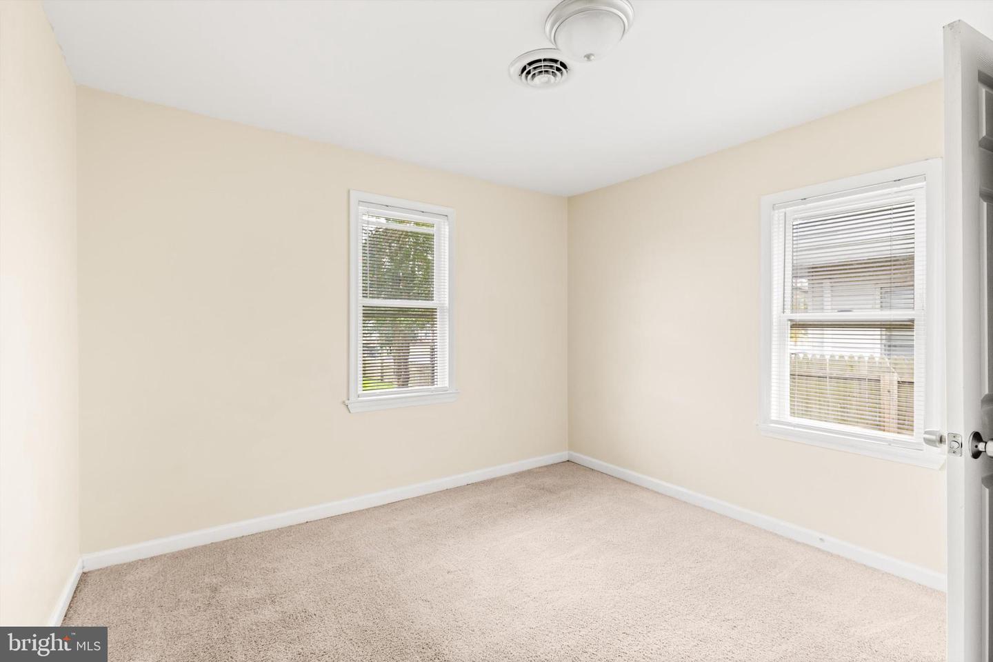 308 E Cedar Ln Property Photo 28