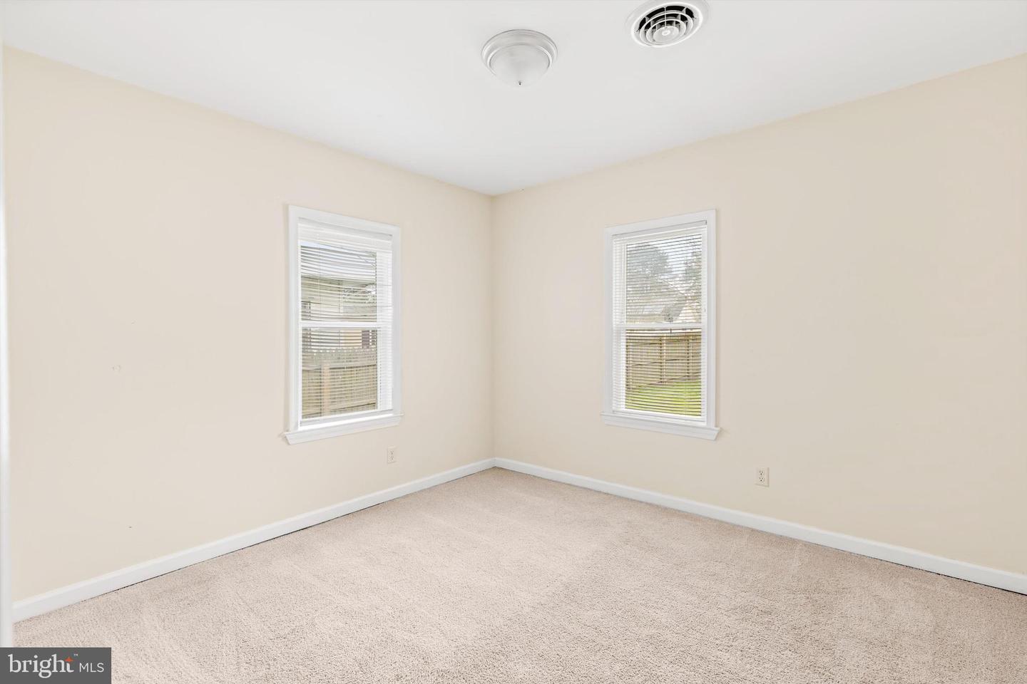 308 E Cedar Ln Property Photo 30
