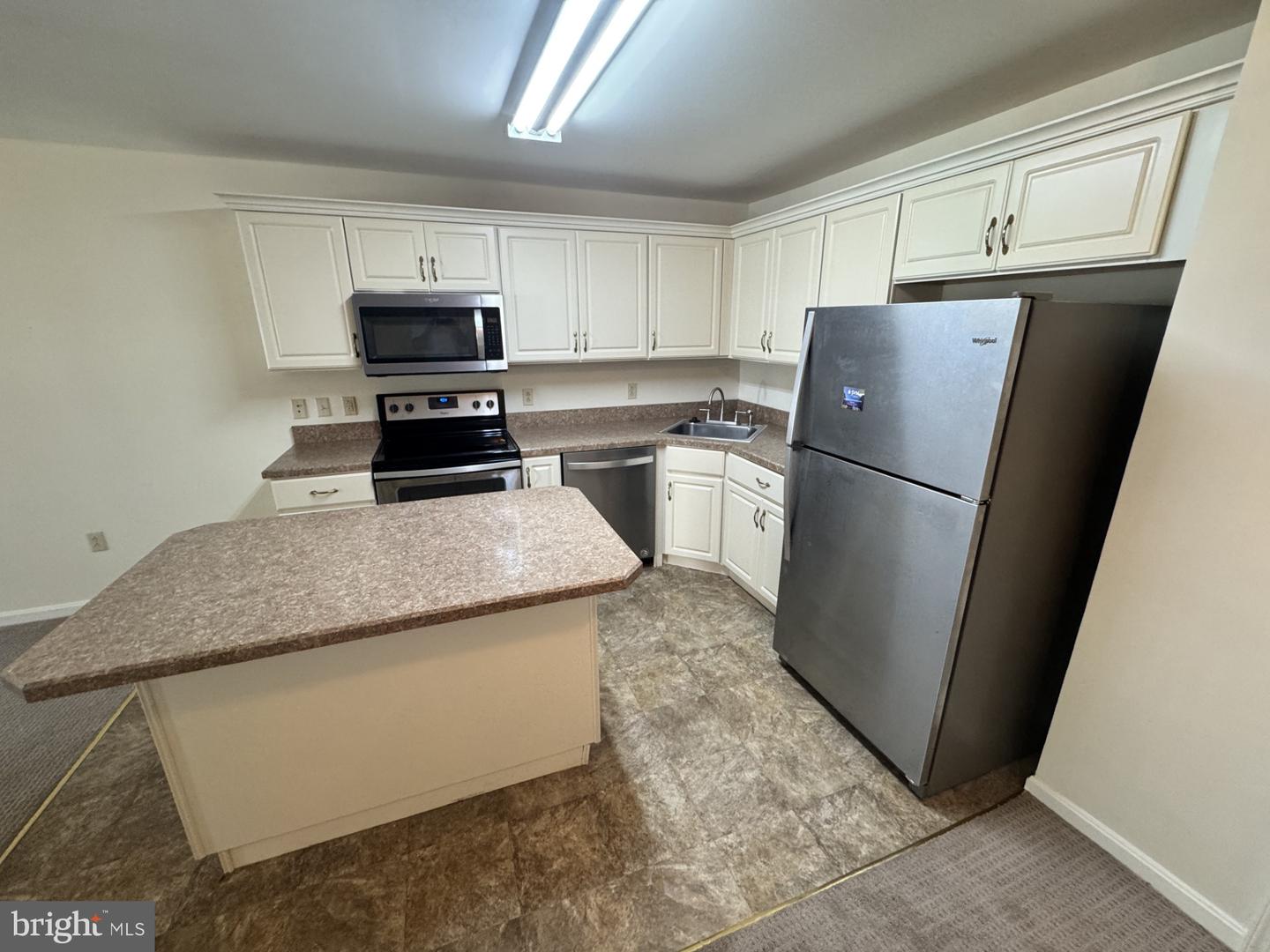 1103 S Schumaker Dr #c-303 Property Photo 2