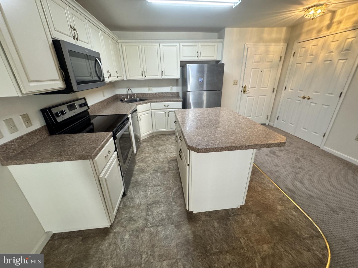 1103 S Schumaker Dr #c-303 Property Photo 3