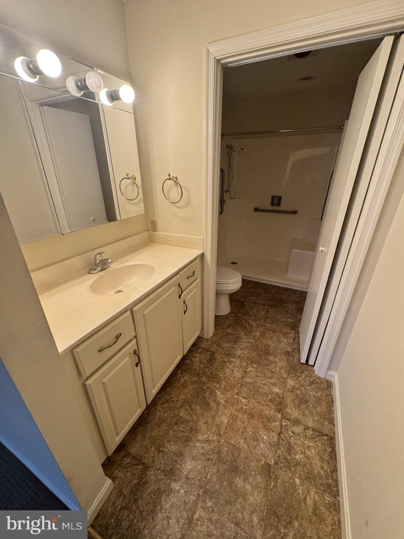 1103 S Schumaker Dr #c-303 Property Photo 9