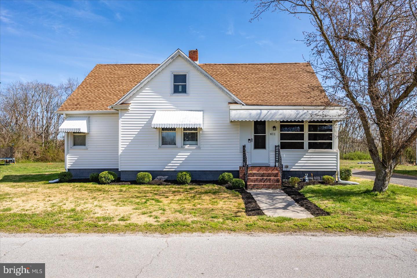 411 E Walnut St Property Photo 1