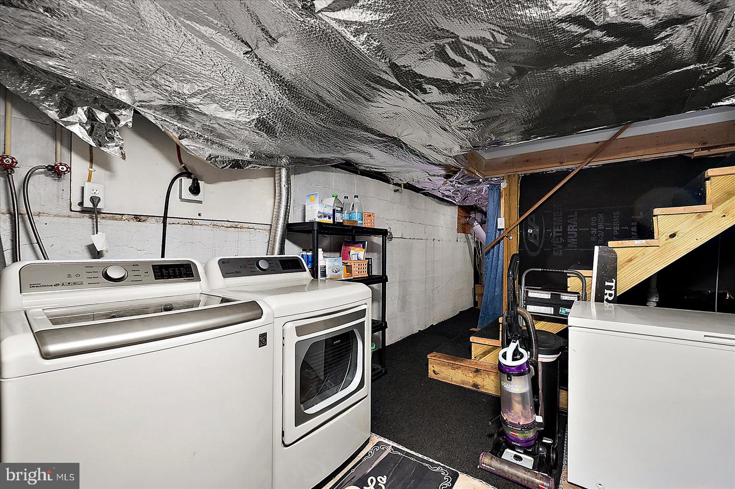 411 E Walnut St Property Photo 42