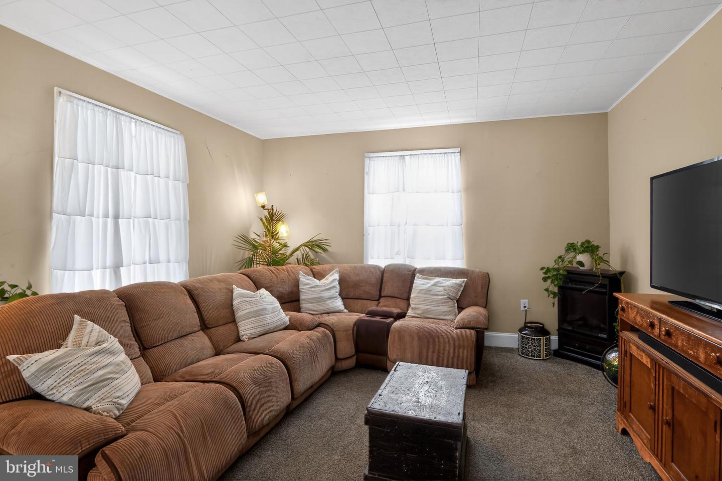 10 E Pine St Property Photo 5