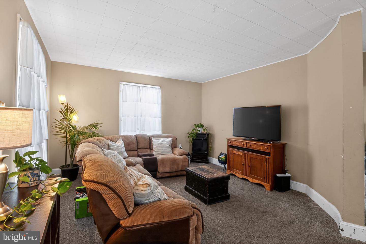 10 E Pine St Property Photo 6