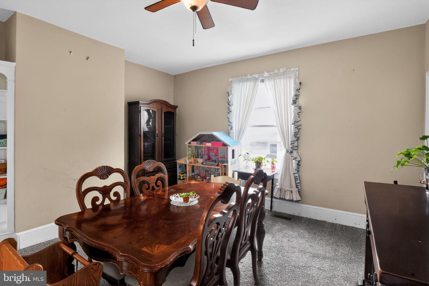 10 E Pine St Property Photo 11