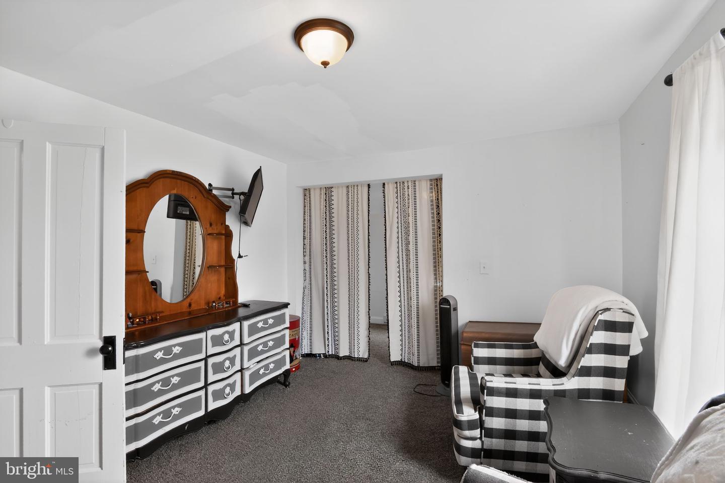 10 E Pine St Property Photo 17