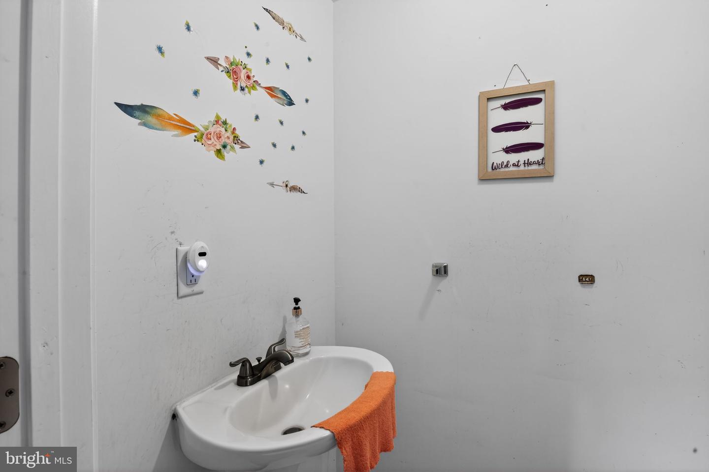 10 E Pine St Property Photo 24