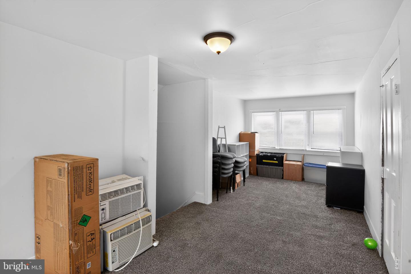 10 E Pine St Property Photo 26