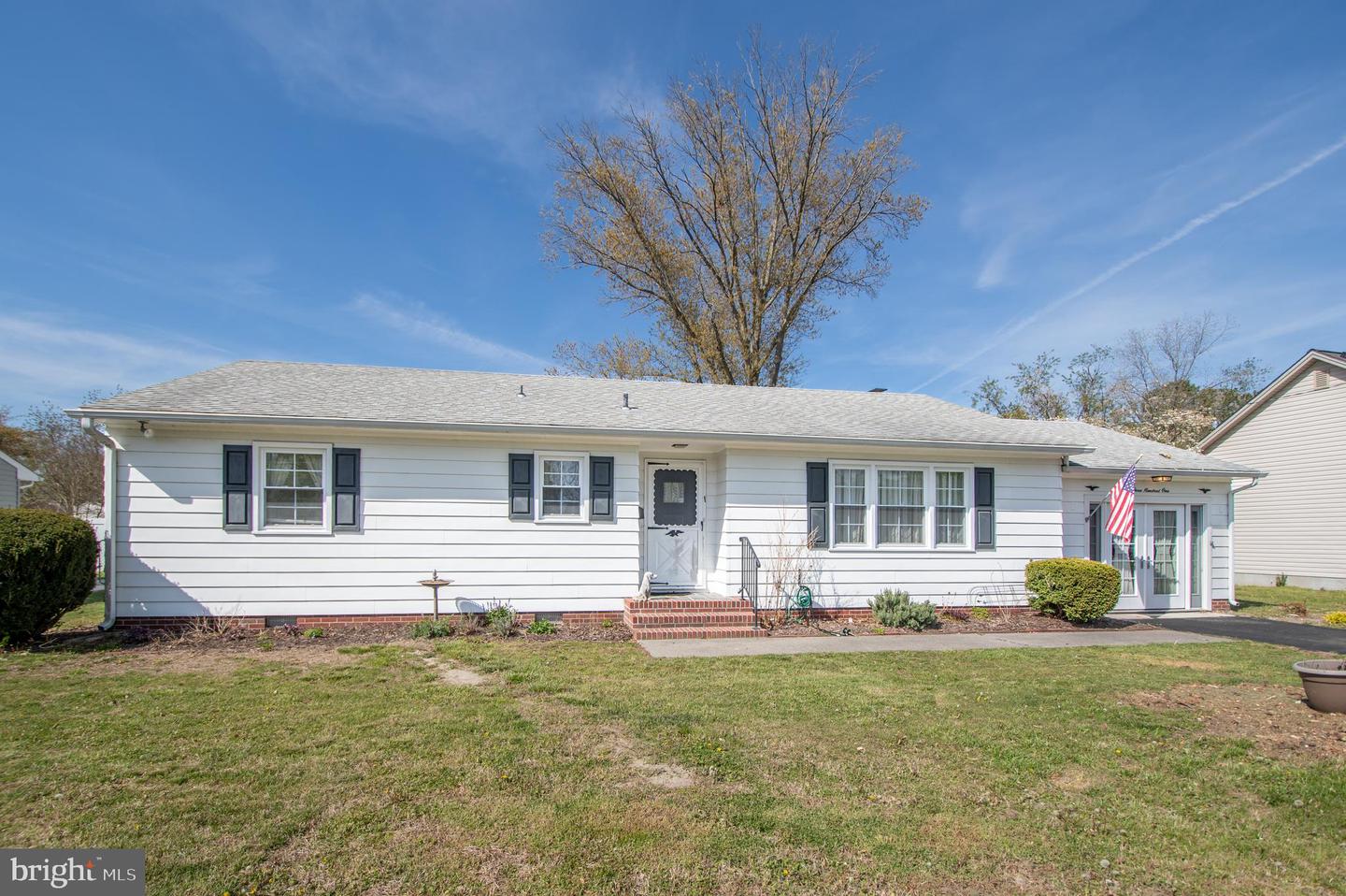 301 POPLAR ST Property Photo 1