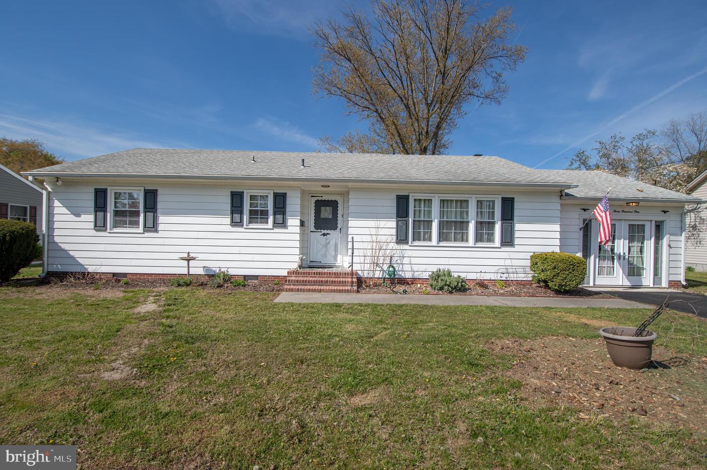 301 Poplar St Property Photo 2