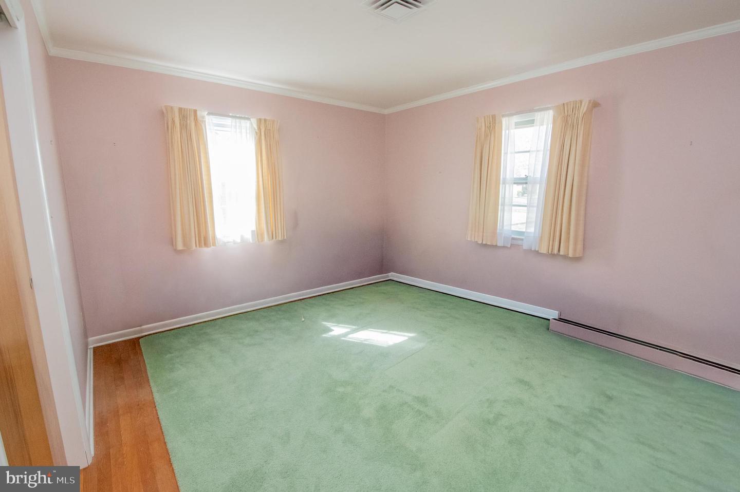 301 Poplar St Property Photo 8
