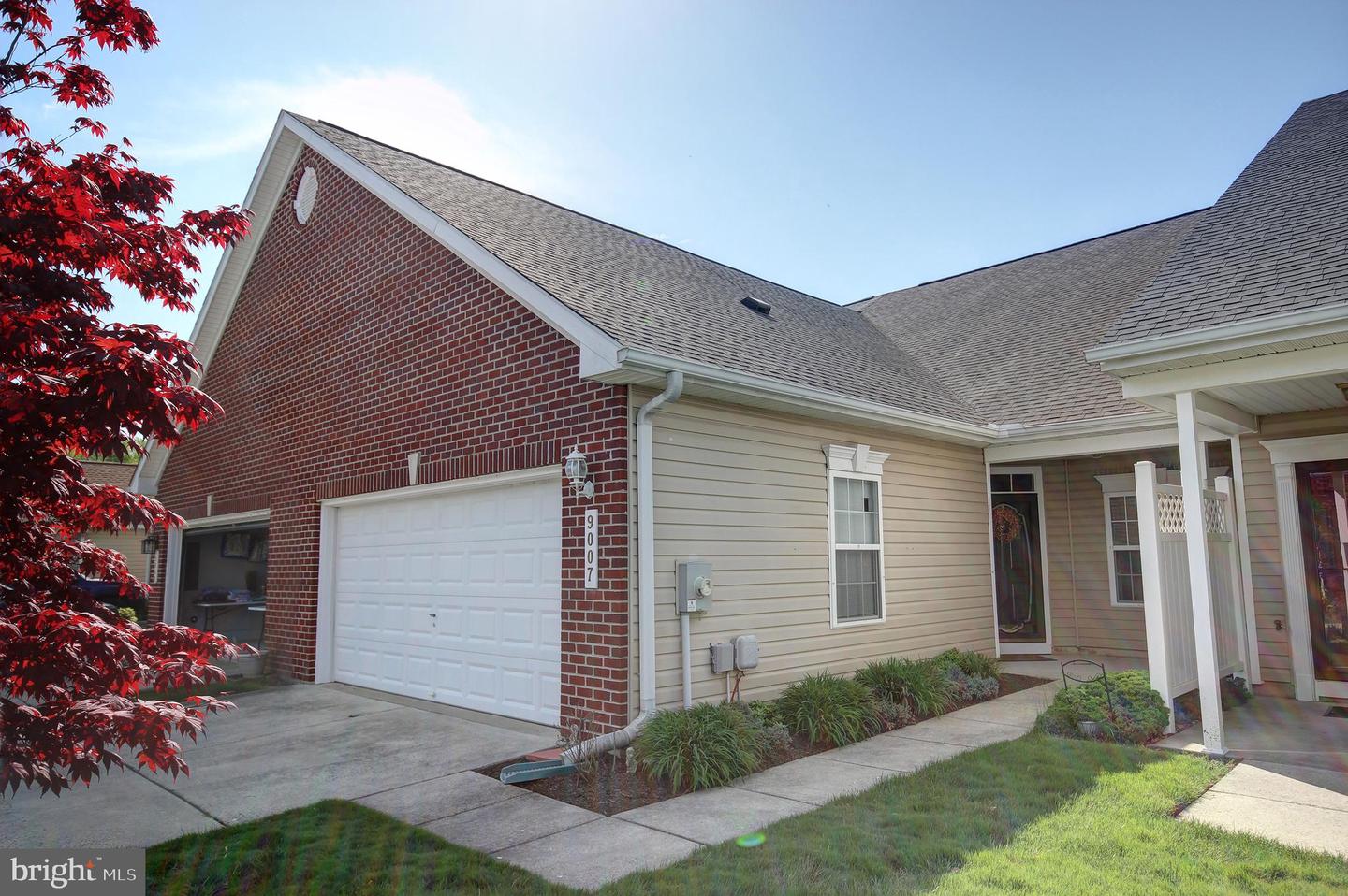 9007 Executive Club Dr Property Photo 1