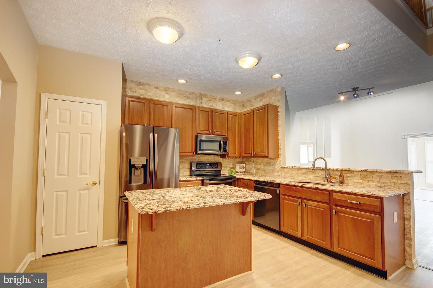 9007 Executive Club Dr Property Photo 4