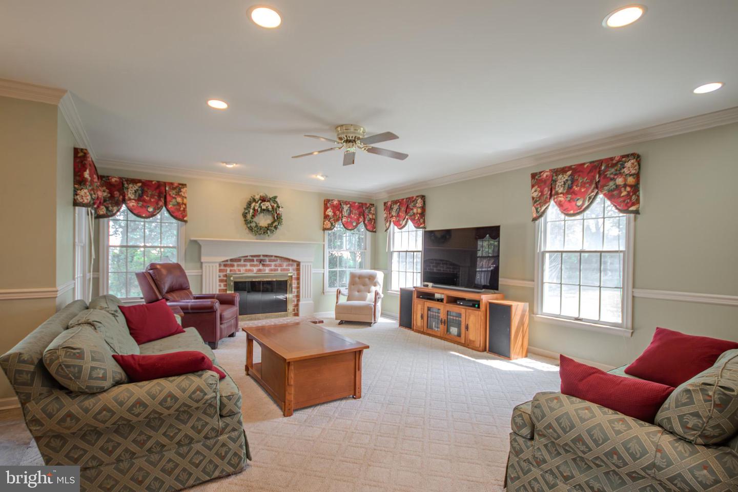 5657 Caledonia Dr Property Photo 5