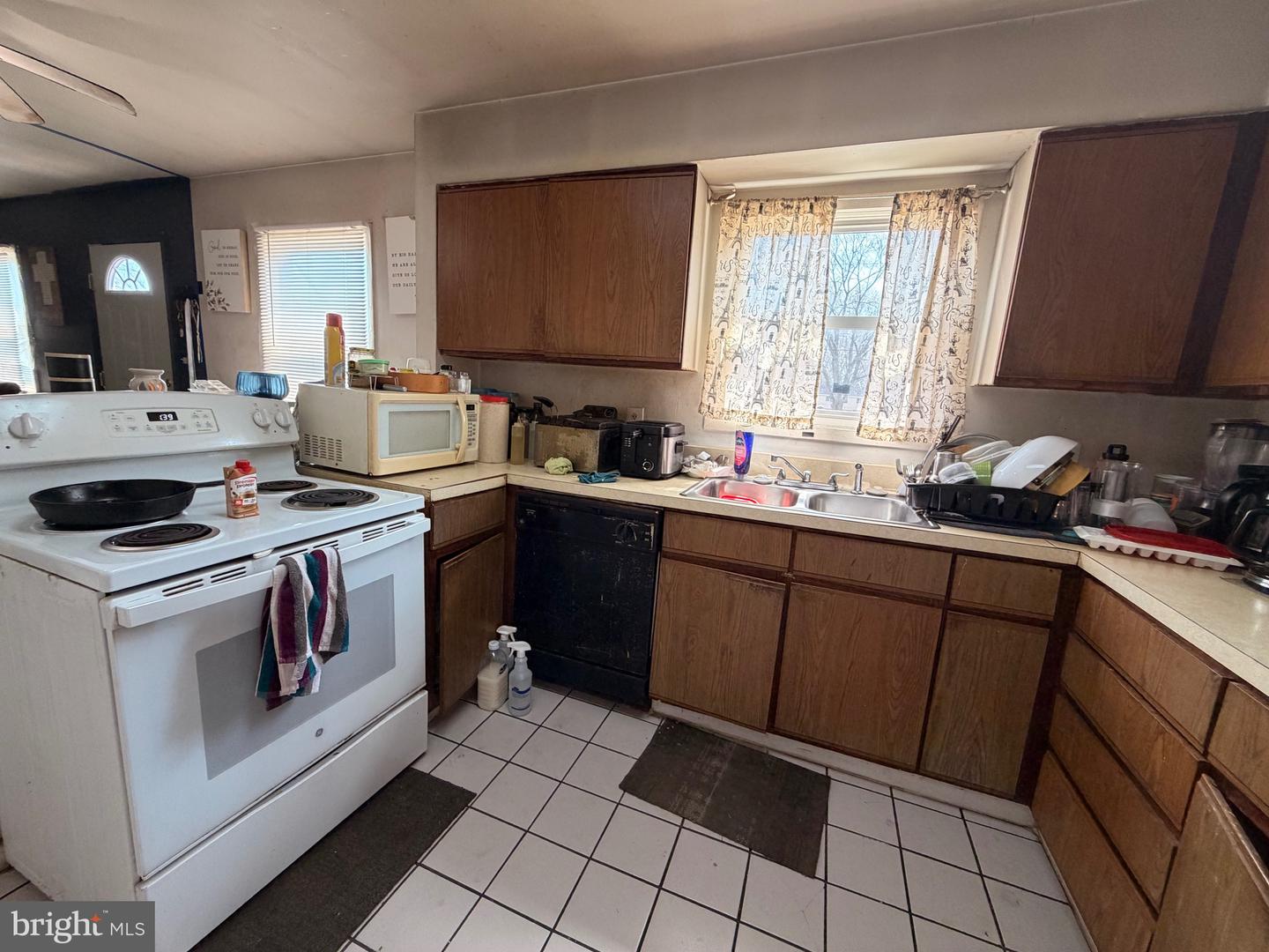 5 W Chestnut St Property Photo 4