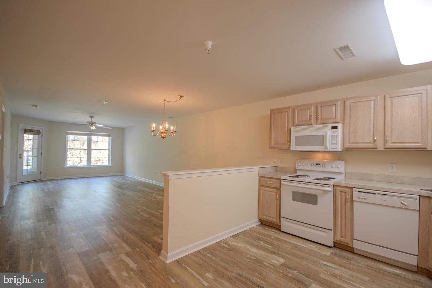 1101 S Schumaker Dr #103 Property Photo 3