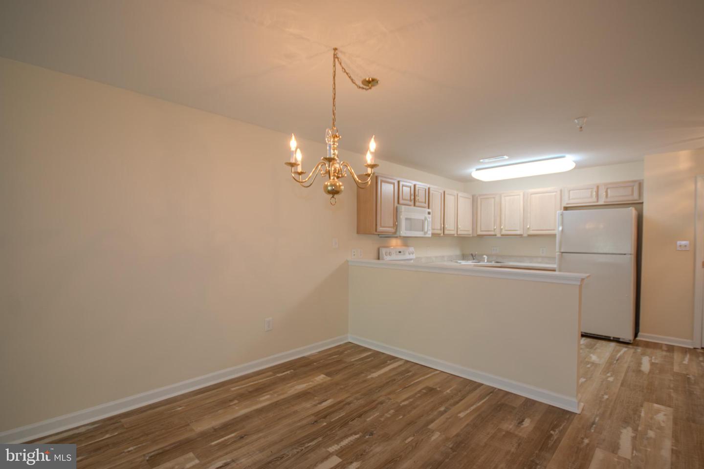 1101 S Schumaker Dr #103 Property Photo 6