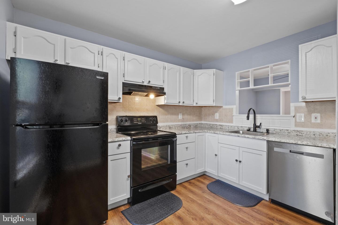 731 Hemlock St Property Photo 2