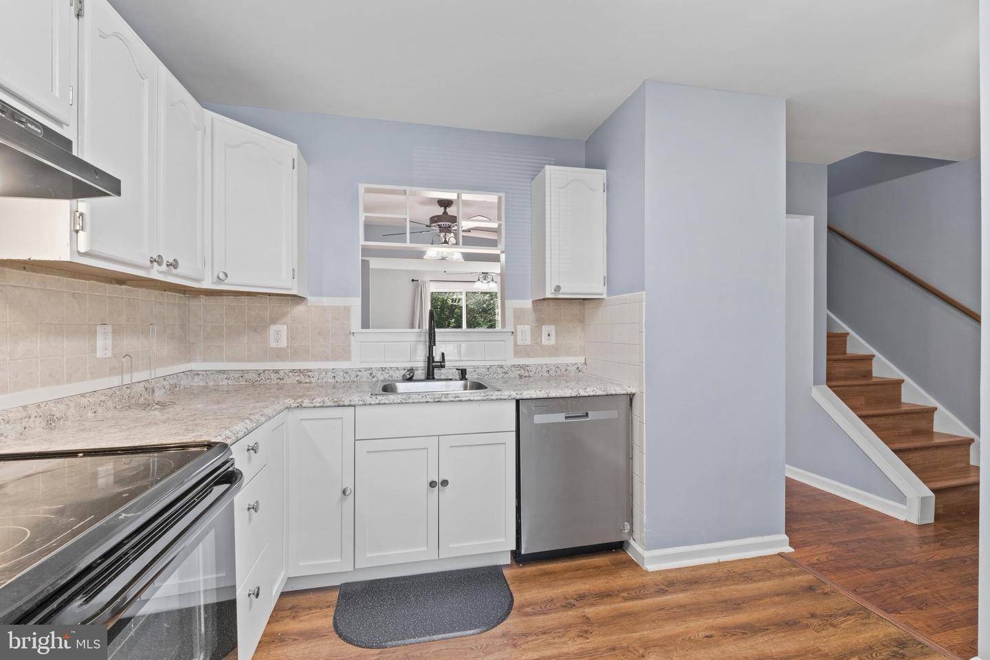 731 Hemlock St Property Photo 4