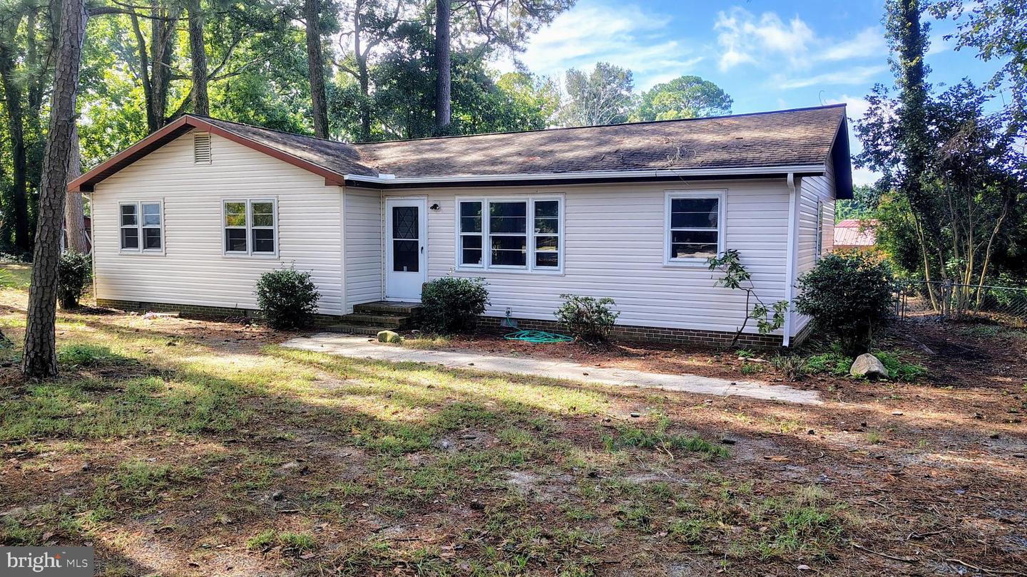 802 OXFORD CIR Property Photo 1