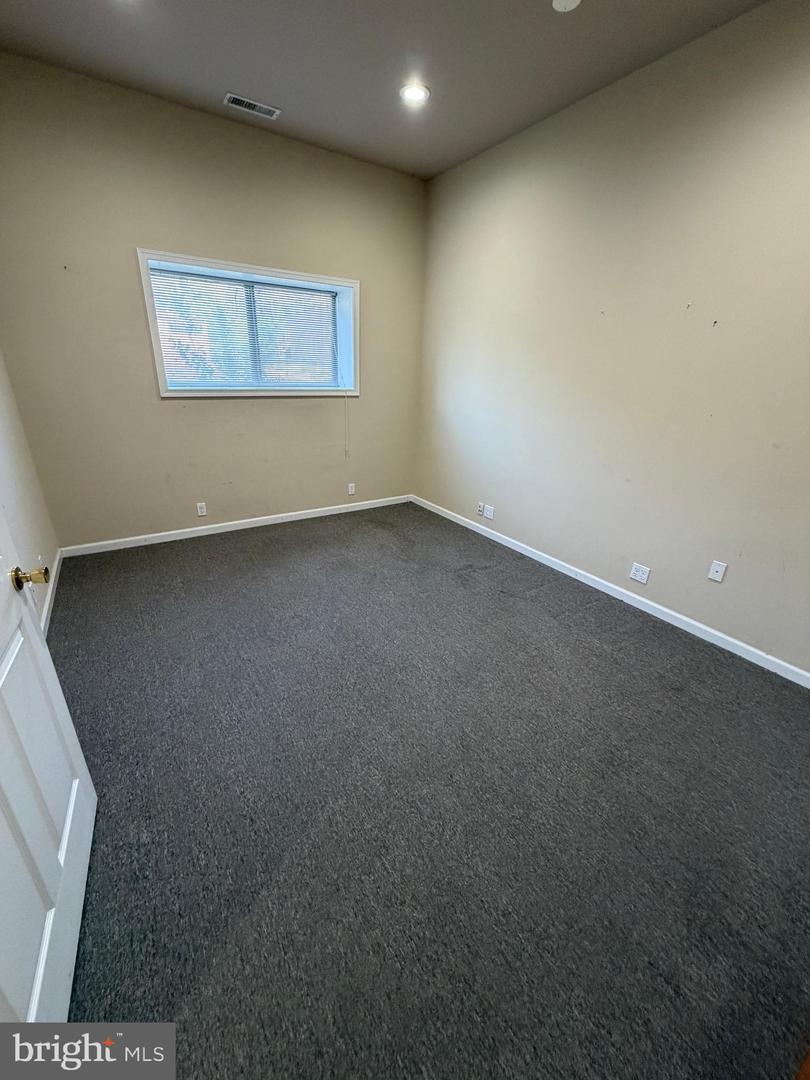 404 Winfield Ave Property Photo 16