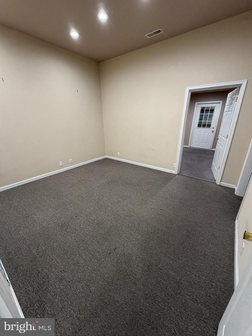 404 Winfield Ave Property Photo 18